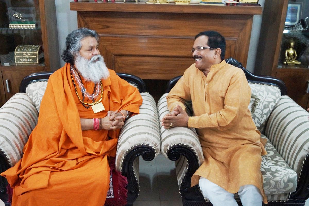 Vishwaguruji with the Minister of AYUSH