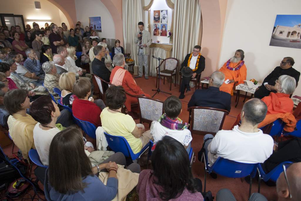 Vishwaguruji inaugurates Sri Devpuriji Ashram in Maribor, Slovenia
