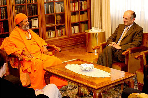 Swamiji received by Slovenian President Dr. Drnovsek